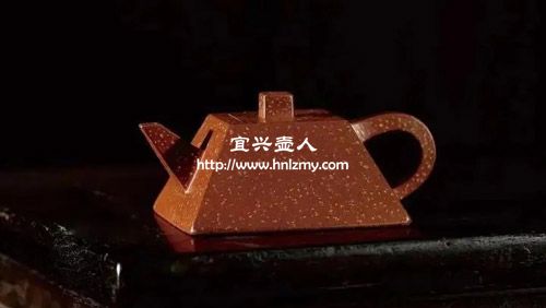 紫砂壺表面上為什么會出現(xiàn)白點(diǎn)
