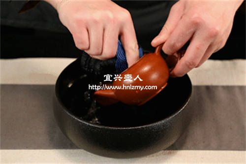 紫砂壺用久了里面有黑色污垢怎么辦