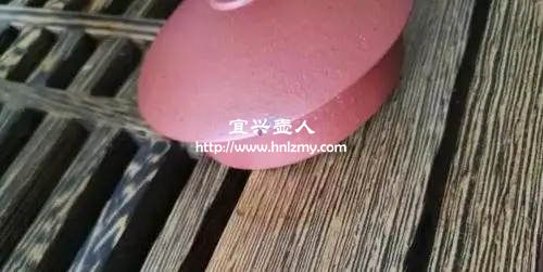 紫砂壺內(nèi)外顏色不同是化工壺嗎