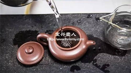 紫砂壺加熱水后表面熱不熱