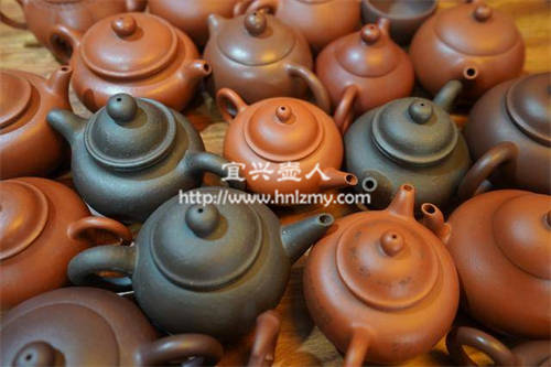 批量生產(chǎn)出來(lái)的紫砂壺都很便宜