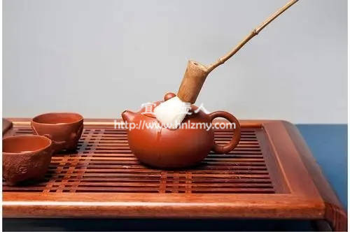 養(yǎng)紫砂壺是用茶水好還是用清水好